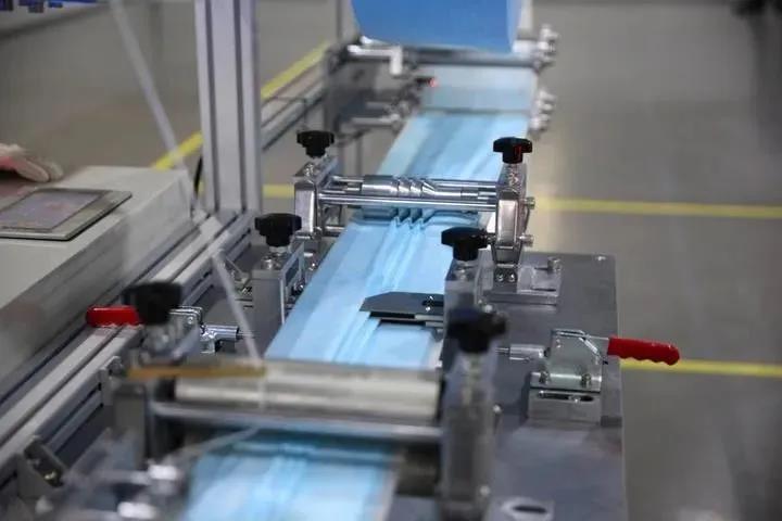 是跨界演繹，還是實(shí)力展現(xiàn)？利歐宣布口罩生產(chǎn)線投產(chǎn)，日產(chǎn)能100萬只-